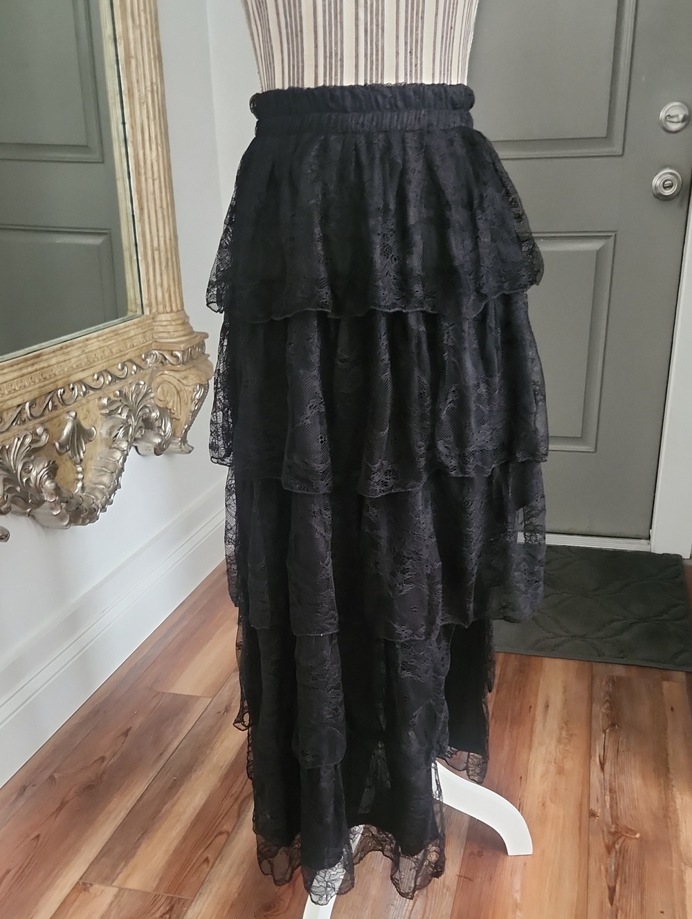 Baevely Black Tiered Lace Maxi Skirt With High Slit - S